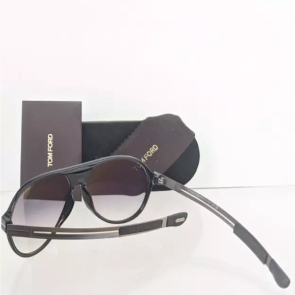 Brand Authentic Tom Ford Sunglasses FT TF 881 Oscar 01B Frame 60mm TF0881 - Picture 7 of 7